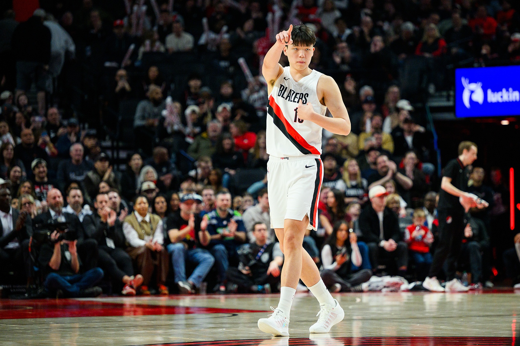 开云-杨瀚森谈第一年打NBA感受：快 转换快&amp;节奏快&amp;要不停地折返跑